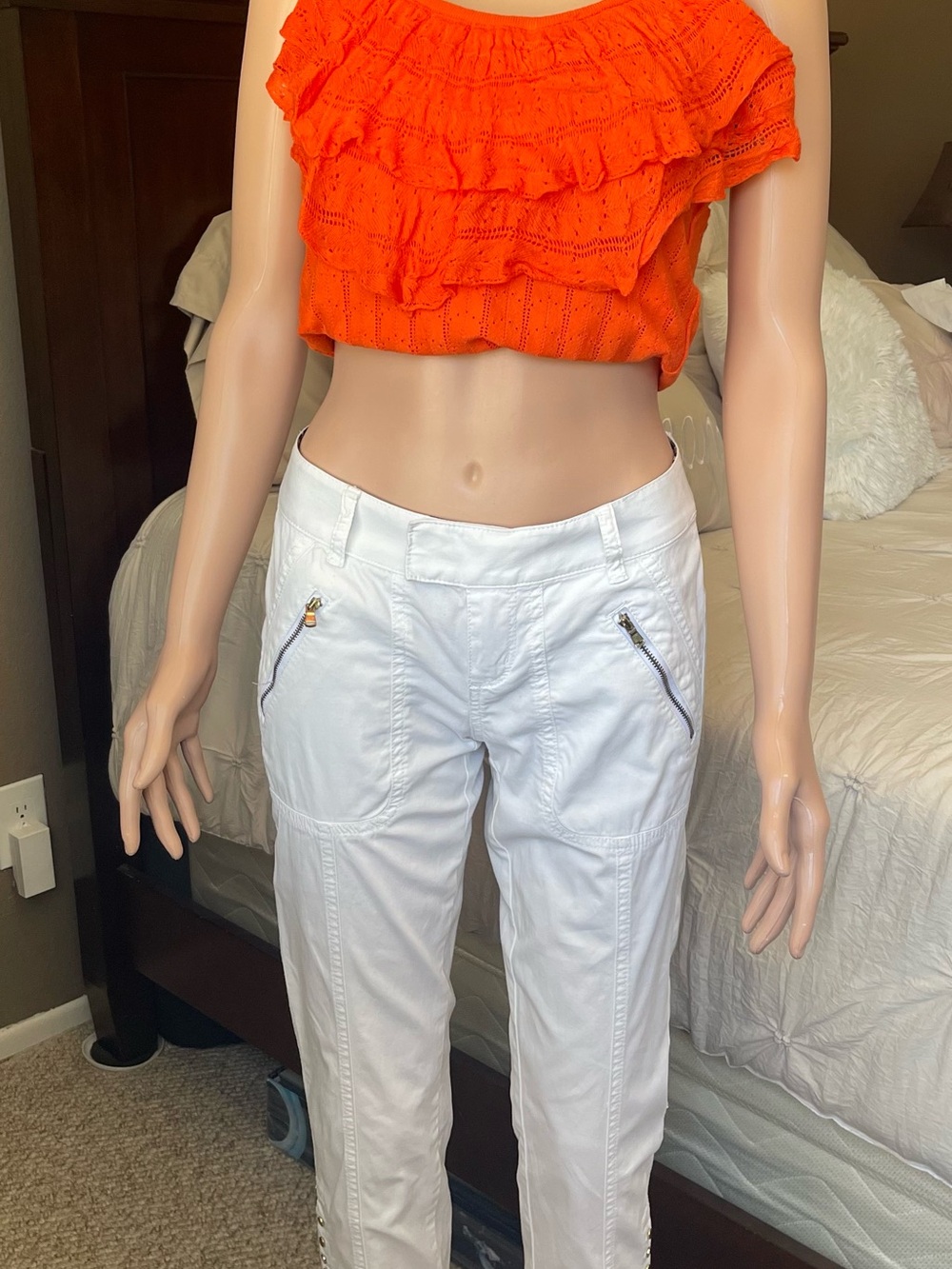 Cache White Cropped Capris with Leopard Waist Lining